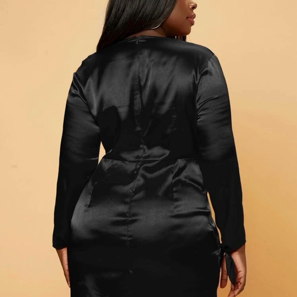 V Neck Knot Front Dress 1XL - Picture 2 of 2